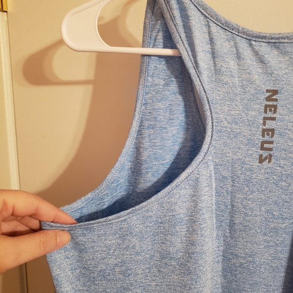 Workout top - Picture 4 of 5